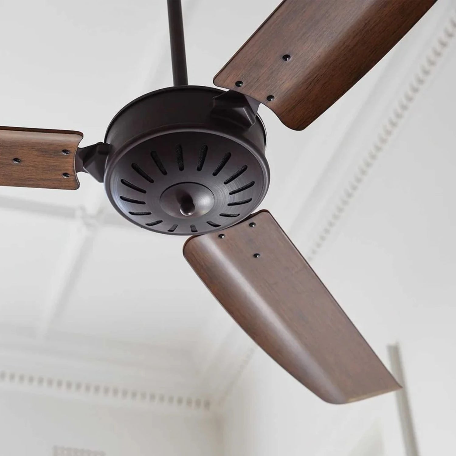 Lucci Air Carolina ceiling fan with classic design and remote control for modern homes | Kipas angin plafon Lucci Air Carolina bergaya klasik dengan remote control untuk hunian modern