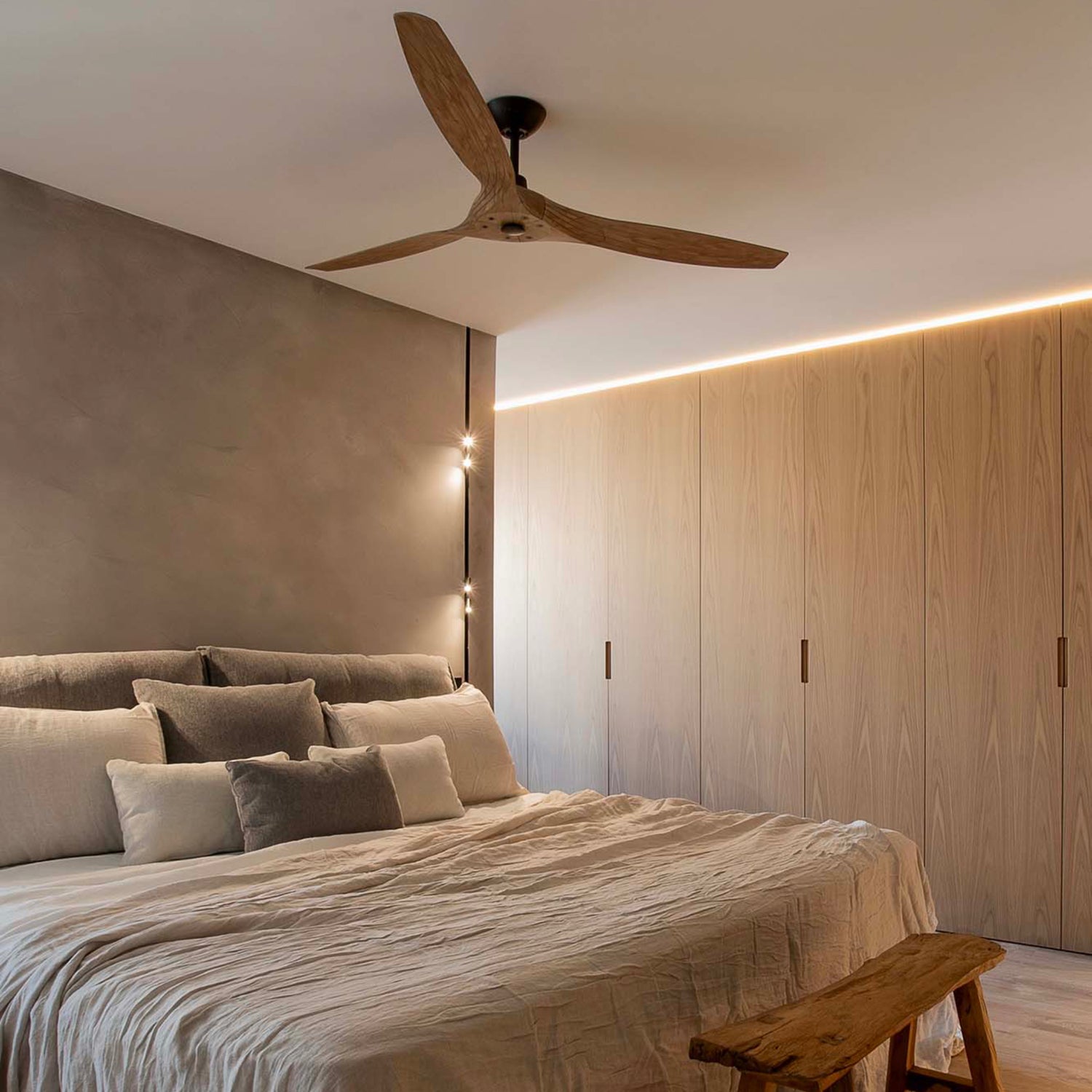 Faro Morea ceiling fan with tropical modern styling and elegant aerodynamic blades for villas, resorts, patios, and hospitality spaces in Indonesia | Kipas angin plafon Faro Morea dengan desain tropis modern dan blade aerodinamis elegan untuk villa, resort, patio, dan area hospitality di Indonesia