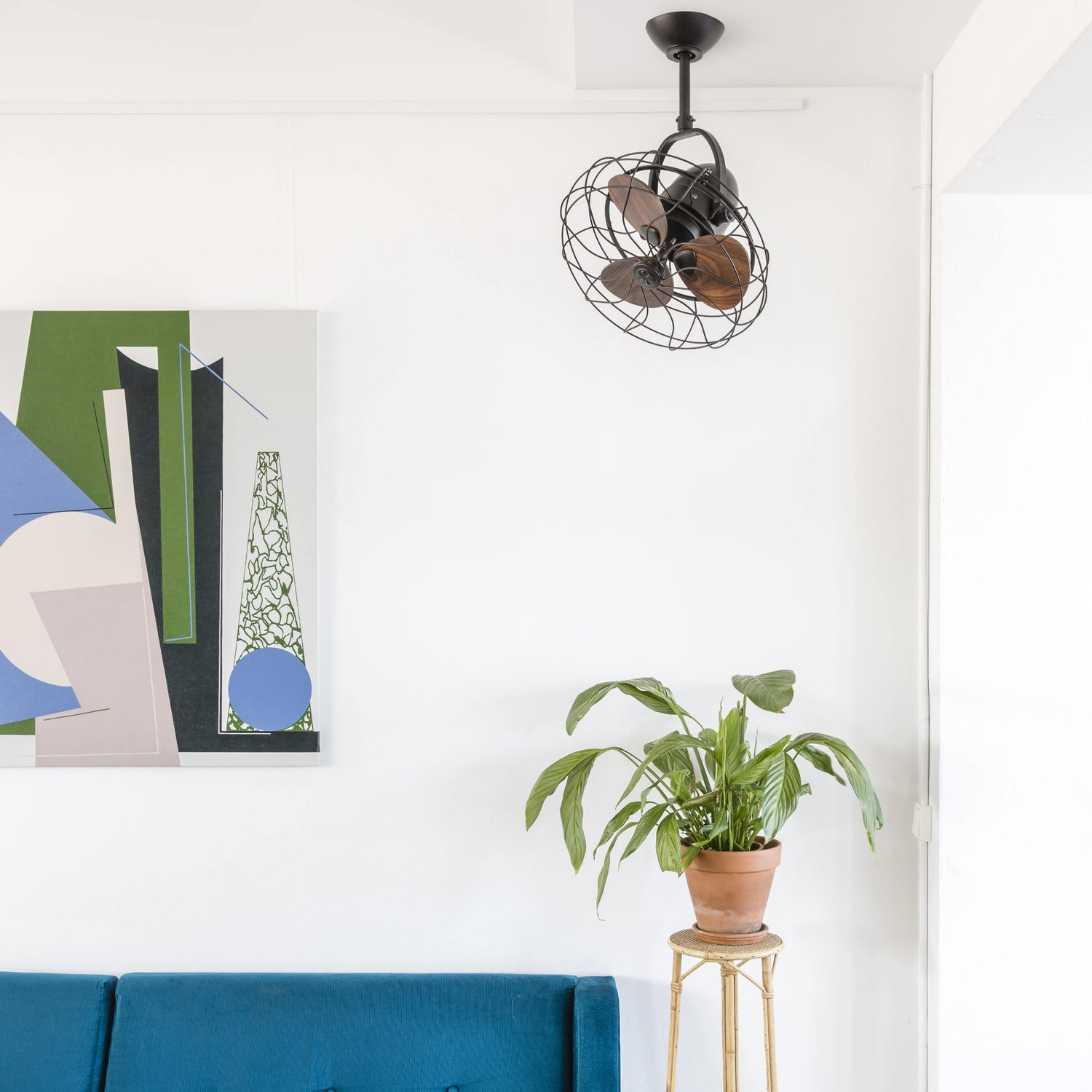 FARO Keiki wall-mounted fan with modern minimalist design for bedrooms, living spaces, cafés, and interiors in Indonesia | Kipas dinding FARO Keiki dengan desain modern minimalis untuk kamar tidur, ruang keluarga, kafe, dan interior di Indonesia
