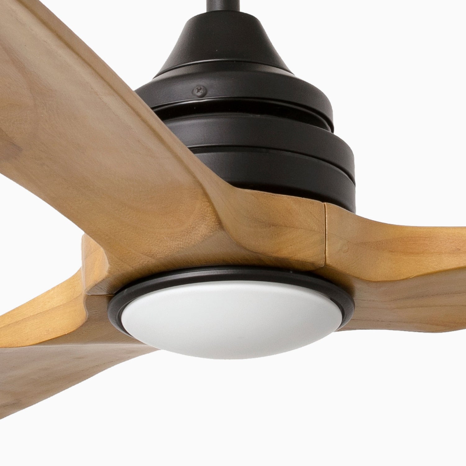 Faro Alo ceiling fan with minimalist contemporary design and aerodynamic blades for homes, apartments, offices, and hospitality spaces in Indonesia | Kipas angin plafon Faro Alo dengan desain kontemporer minimalis dan blade aerodinamis untuk rumah, apartemen, kantor, dan area hospitality di Indonesia