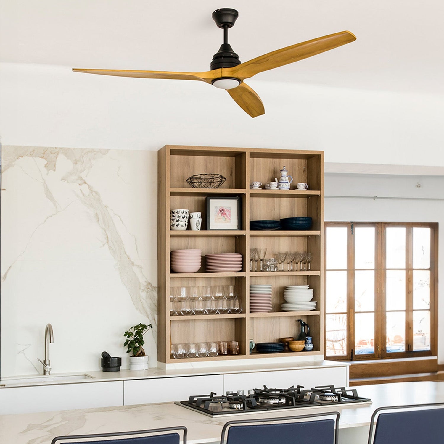 Faro Alo ceiling fan with minimalist contemporary design and aerodynamic blades for homes, apartments, offices, and hospitality spaces in Indonesia | Kipas angin plafon Faro Alo dengan desain kontemporer minimalis dan blade aerodinamis untuk rumah, apartemen, kantor, dan area hospitality di Indonesia