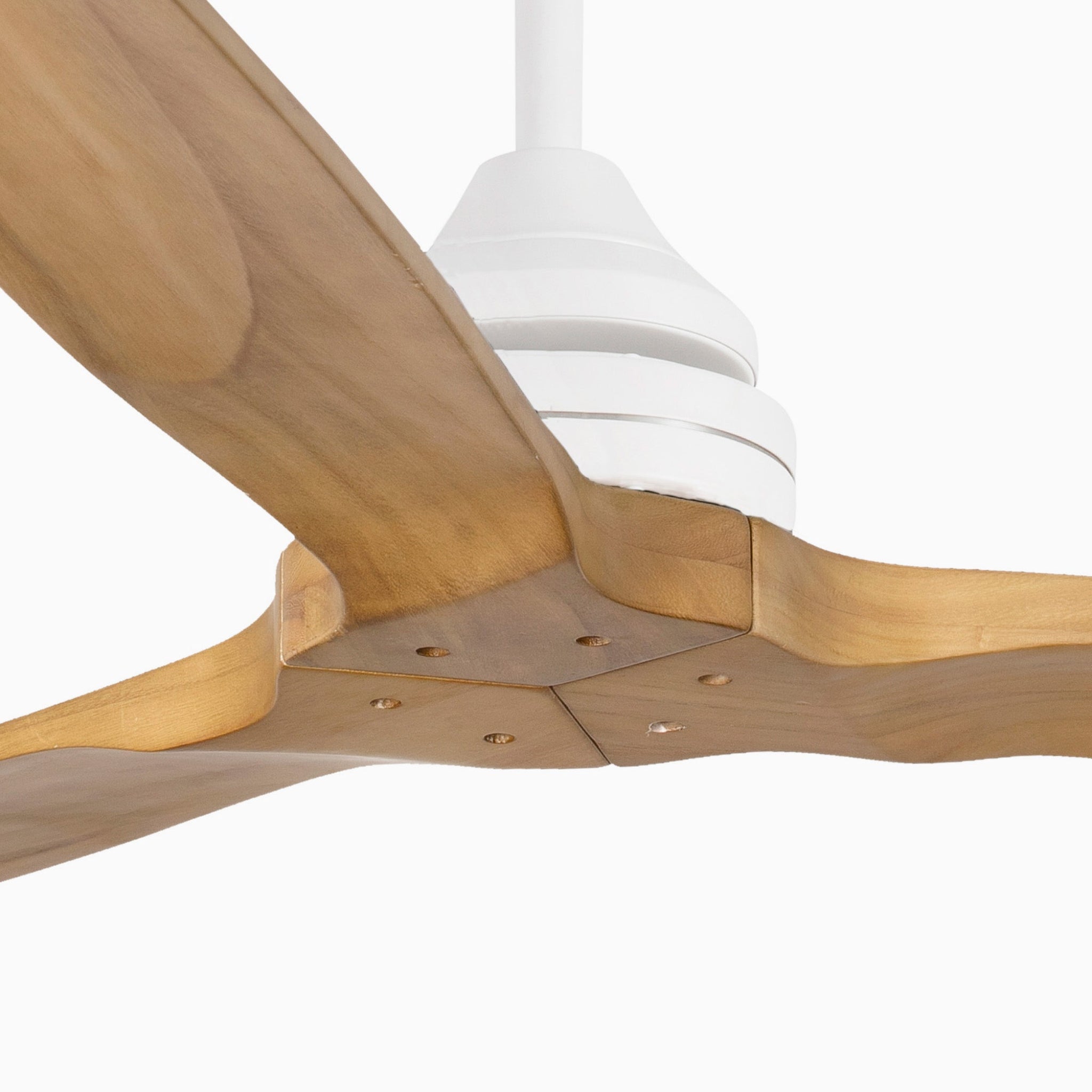 Faro Alo ceiling fan with minimalist contemporary design and aerodynamic blades for homes, apartments, offices, and hospitality spaces in Indonesia | Kipas angin plafon Faro Alo dengan desain kontemporer minimalis dan blade aerodinamis untuk rumah, apartemen, kantor, dan area hospitality di Indonesia