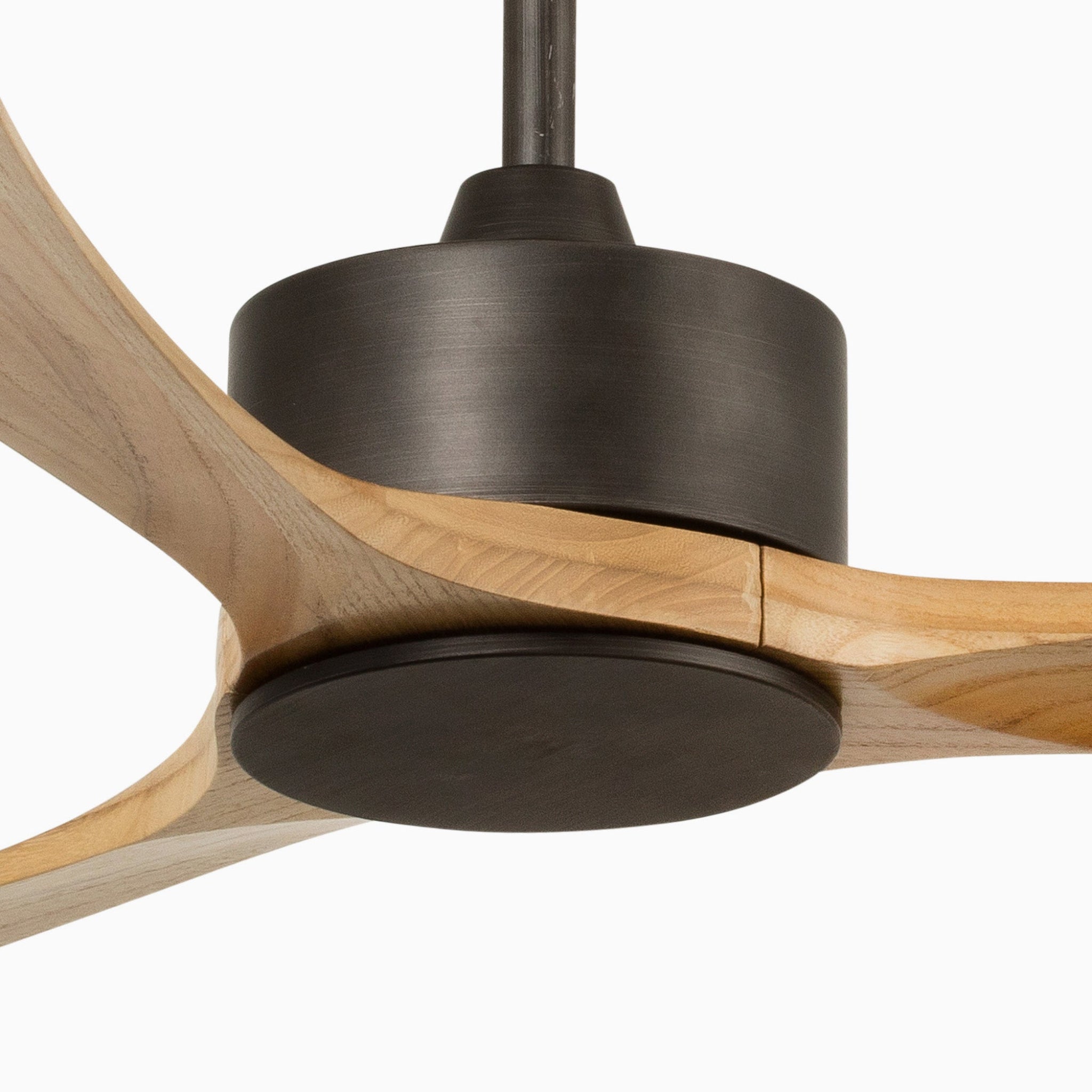 Faro Kauai ceiling fan with tropical modern styling and elegant aerodynamic blades for villas, resorts, patios, and coastal homes in Indonesia | Kipas angin plafon Faro Kauai dengan desain tropis modern dan blade aerodinamis elegan untuk villa, resort, patio, dan rumah coastal di Indonesia