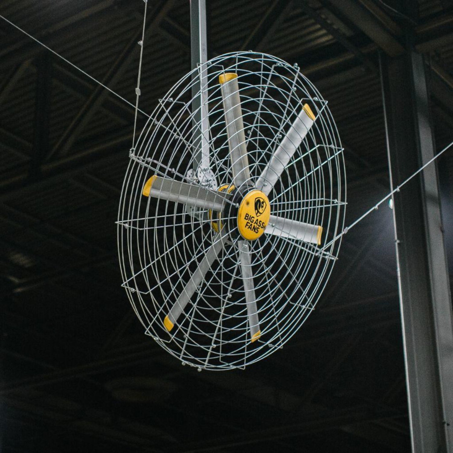 Big Ass Fans Pivot 2.0 directional industrial fan with adjustable airflow for commercial and warehouse spaces in Indonesia | Kipas industrial directional Big Ass Fans Pivot 2.0 dengan aliran udara yang dapat diarahkan untuk area komersial dan gudang di Indonesia