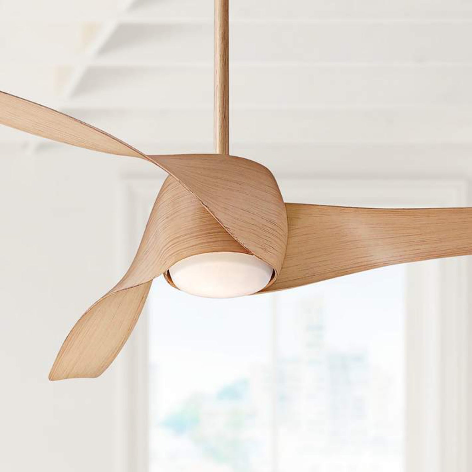Minka Aire Artemis modern ceiling fan with sculpted aerodynamic blades for luxury homes and designer interiors in Indonesia | Kipas plafon modern Minka Aire Artemis dengan desain baling-baling aerodinamis untuk rumah mewah dan interior designer di Indonesia