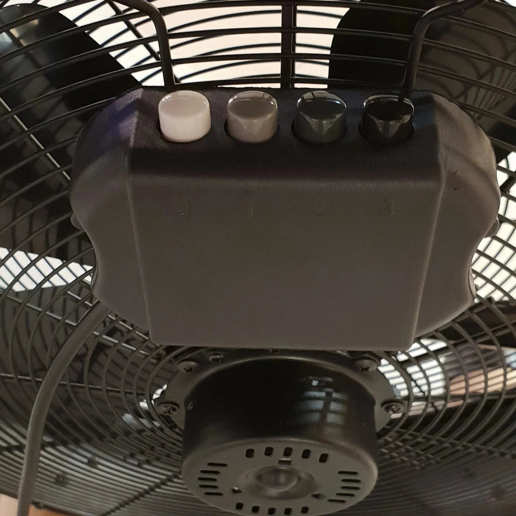 Breeze table fan for compact portable airflow in homes, offices and workspaces | Kipas angin meja Breeze untuk sirkulasi udara portabel di rumah, kantor, dan ruang kerja