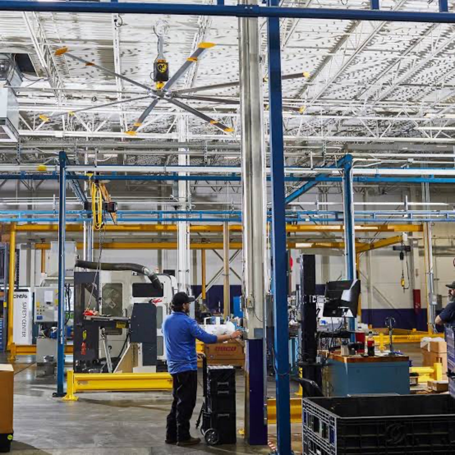 Big Ass Fans Powerfoil X4 HVLS ceiling fan for warehouses, factories, logistics centres, and large commercial buildings in Indonesia | Kipas angin plafon HVLS Big Ass Fans Powerfoil X4 untuk gudang, pabrik, pusat logistik, dan gedung komersial besar di Indonesia