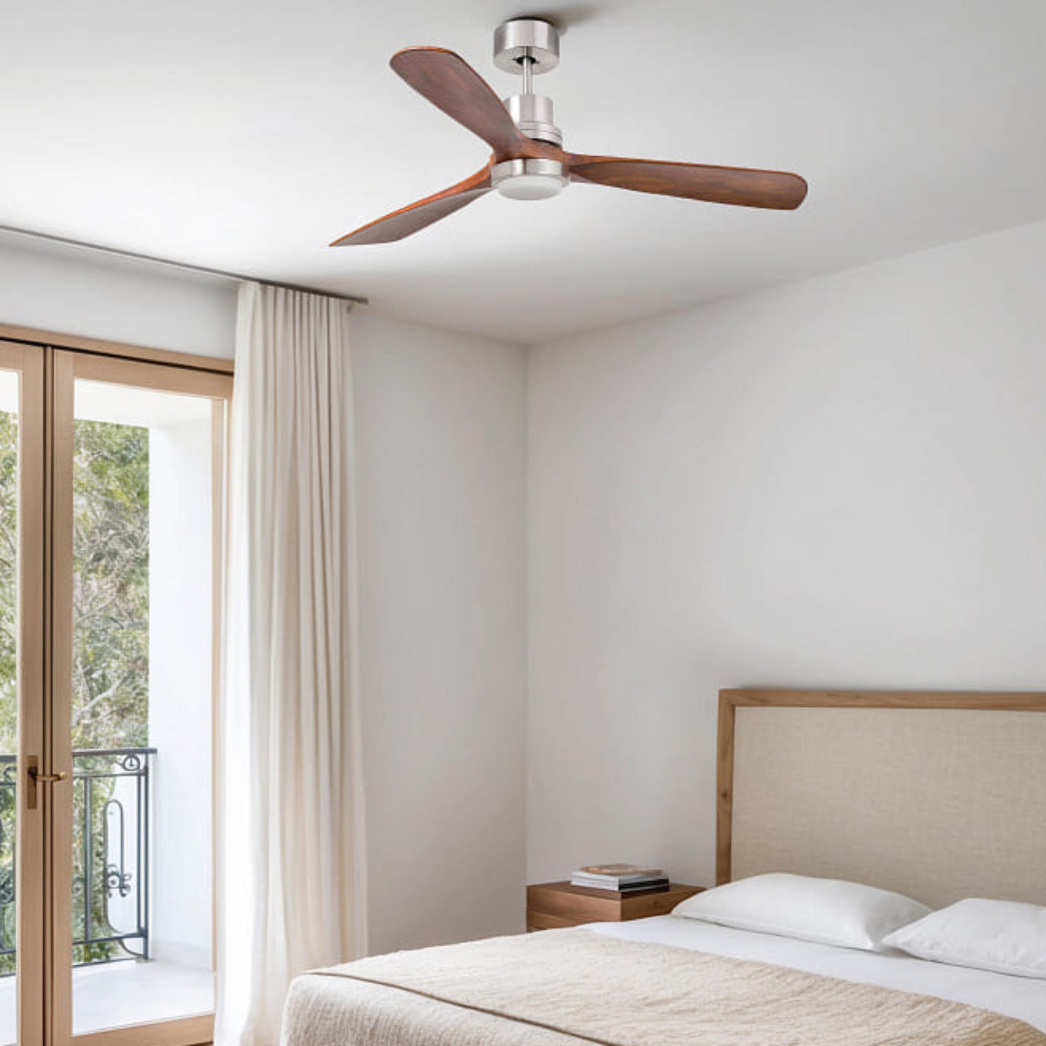 Faro Lantau ceiling fan with elegant wooden blades and contemporary natural styling for villas, coastal homes, resorts, and designer interiors in Indonesia | Kipas angin plafon Faro Lantau dengan blade kayu elegan dan desain natural modern untuk villa, rumah coastal, resort, dan interior designer di Indonesia