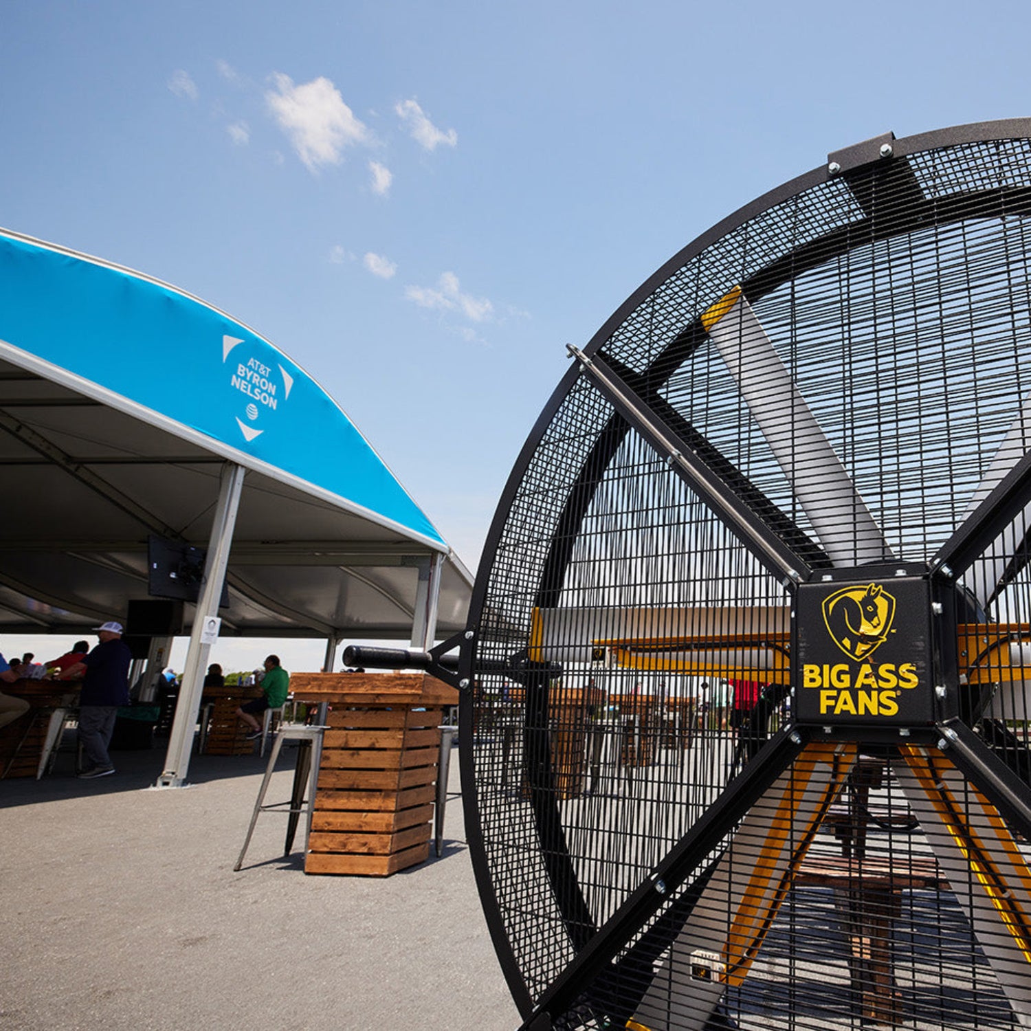Big Ass Fans Black Jack portable industrial fan for commercial airflow | Kipas industrial portable Big Ass Fans Black Jack untuk sirkulasi udara komersial