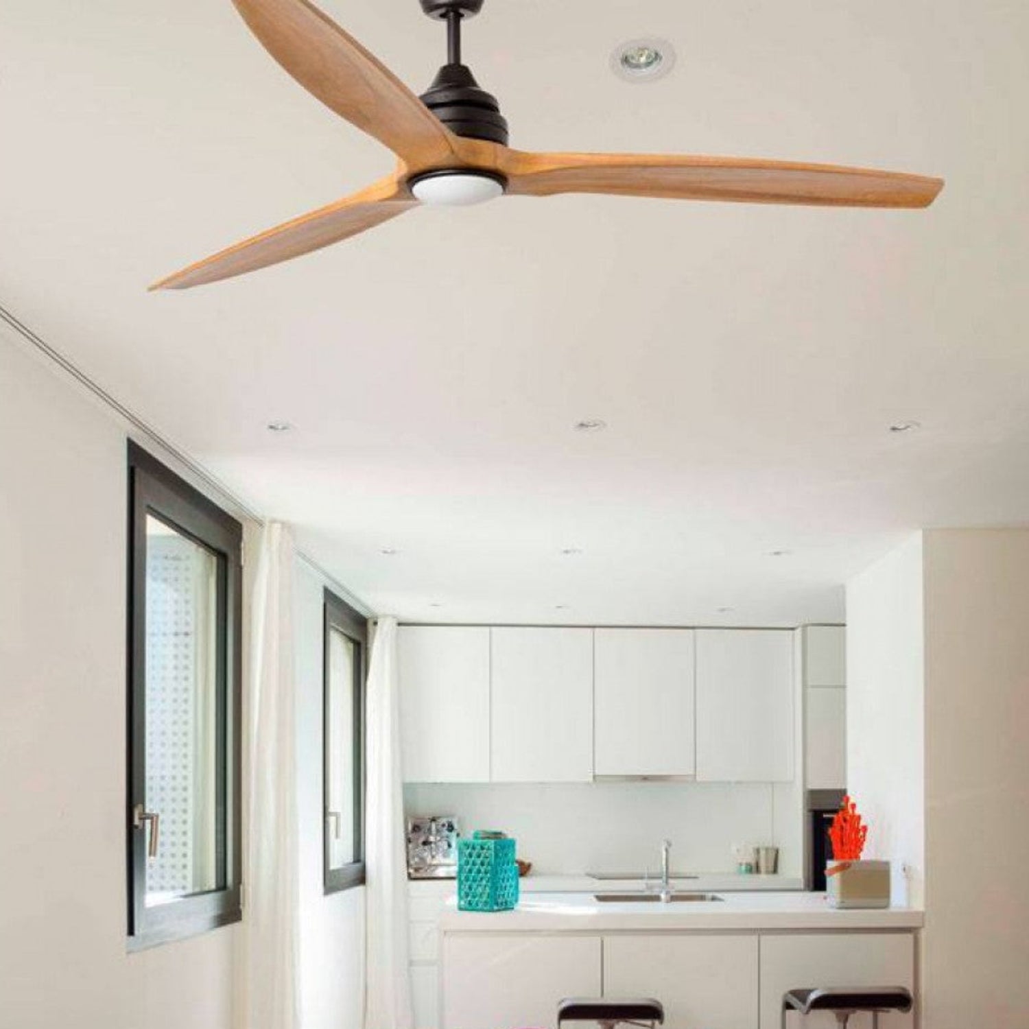Faro Alo ceiling fan with minimalist contemporary design and aerodynamic blades for homes, apartments, offices, and hospitality spaces in Indonesia | Kipas angin plafon Faro Alo dengan desain kontemporer minimalis dan blade aerodinamis untuk rumah, apartemen, kantor, dan area hospitality di Indonesia