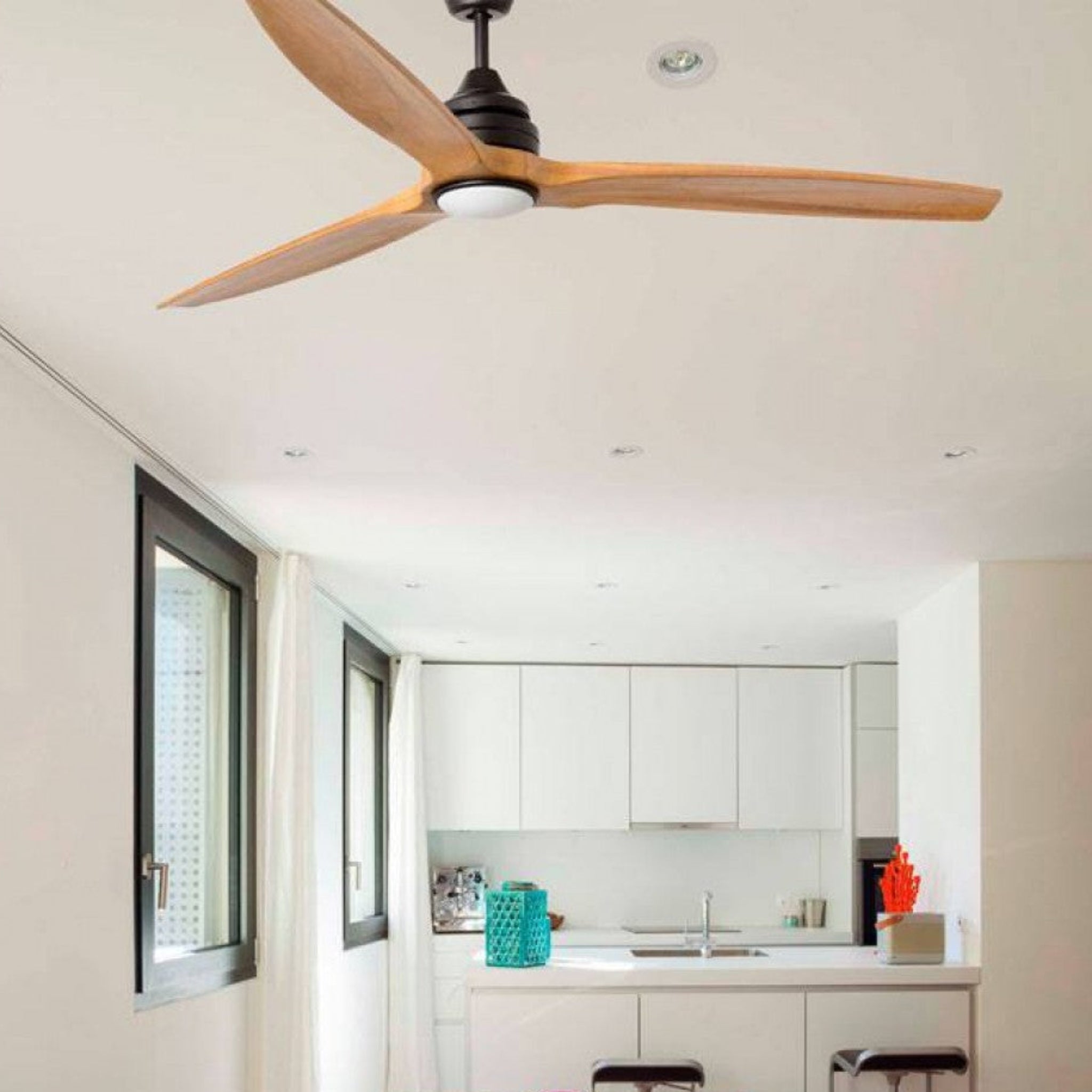 Faro Alo ceiling fan with minimalist contemporary design and aerodynamic blades for homes, apartments, offices, and hospitality spaces in Indonesia | Kipas angin plafon Faro Alo dengan desain kontemporer minimalis dan blade aerodinamis untuk rumah, apartemen, kantor, dan area hospitality di Indonesia