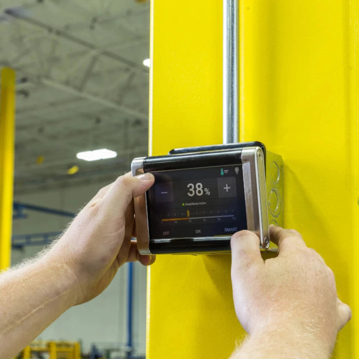 Big Ass Fans BAFCon touchscreen controller for HVLS and industrial fan systems | Controller touchscreen Big Ass Fans BAFCon untuk sistem kipas HVLS dan industri