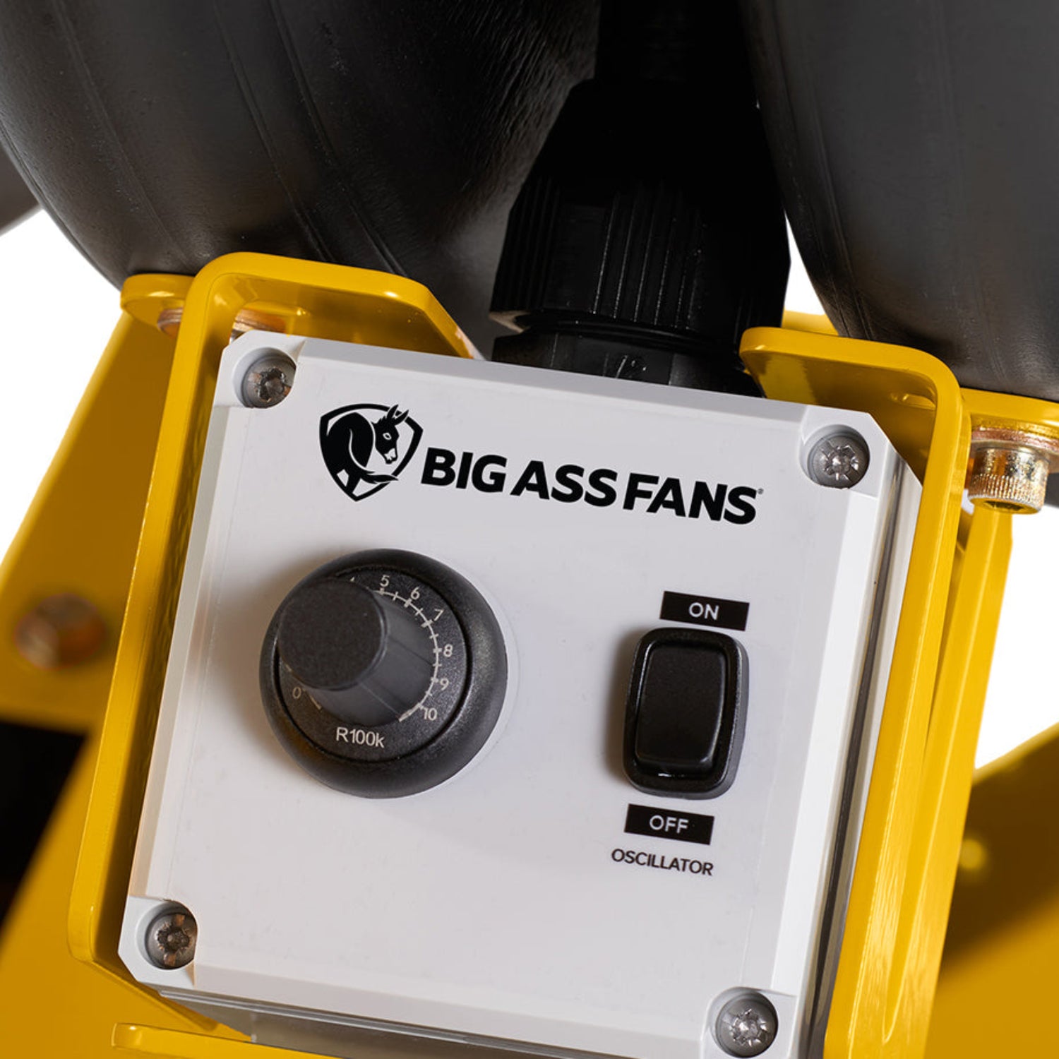 Big Ass Fans Yellow Jacket mountable and portable industrial directional fan for warehouses and commercial airflow in Indonesia | Kipas industrial directional Big Ass Fans Yellow Jacket dengan opsi pemasangan portabel, dinding, kolom, dan overhead untuk gudang dan area komersial di Indonesia