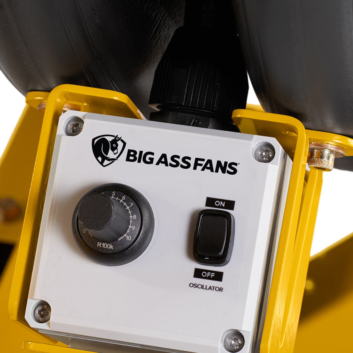 Big Ass Fans Yellow Jacket mountable and portable industrial directional fan for warehouses and commercial airflow in Indonesia | Kipas industrial directional Big Ass Fans Yellow Jacket dengan opsi pemasangan portabel, dinding, kolom, dan overhead untuk gudang dan area komersial di Indonesia